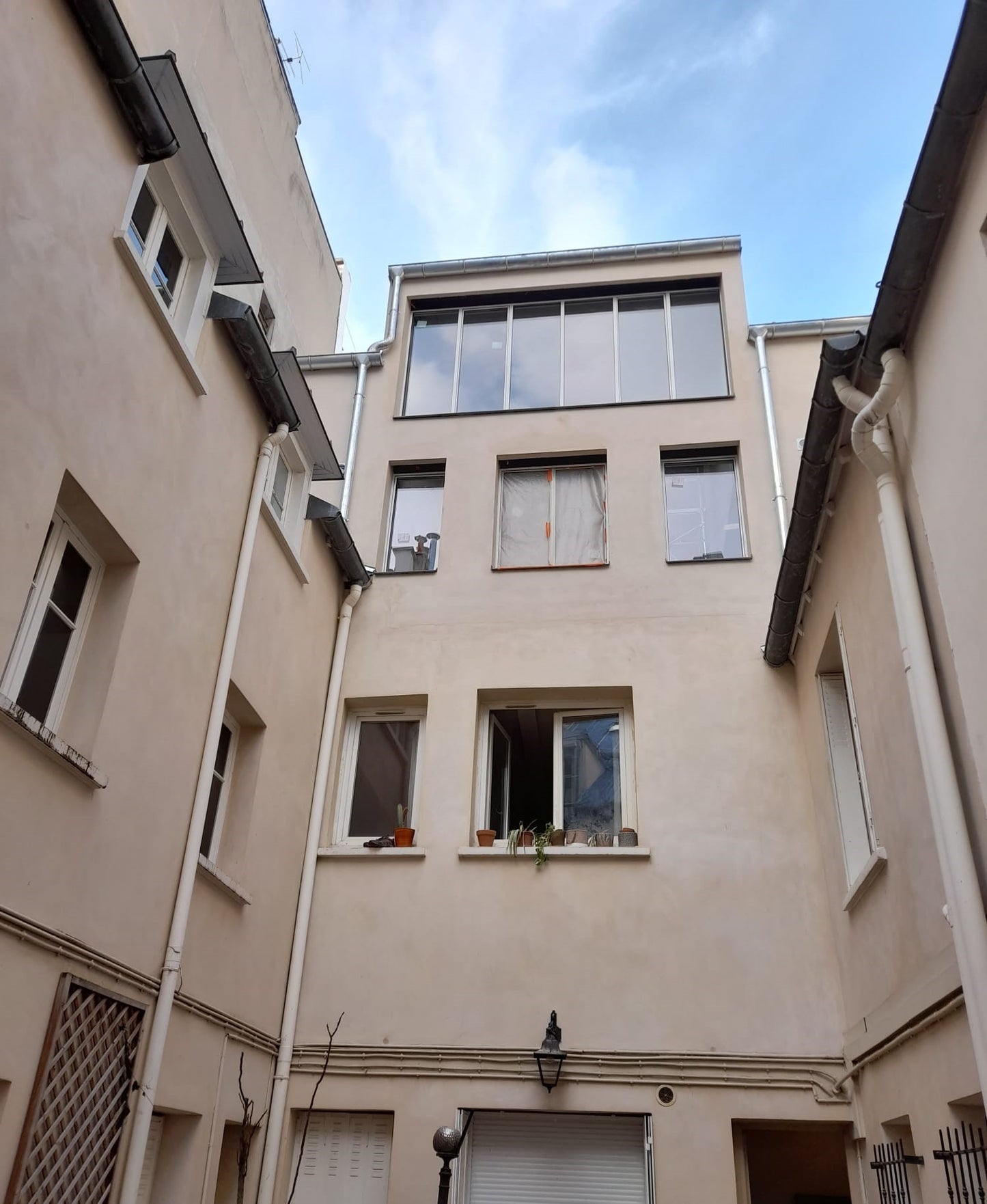 Paris (75011) / Faubourg St Antoine – Surélévation d’un Logement