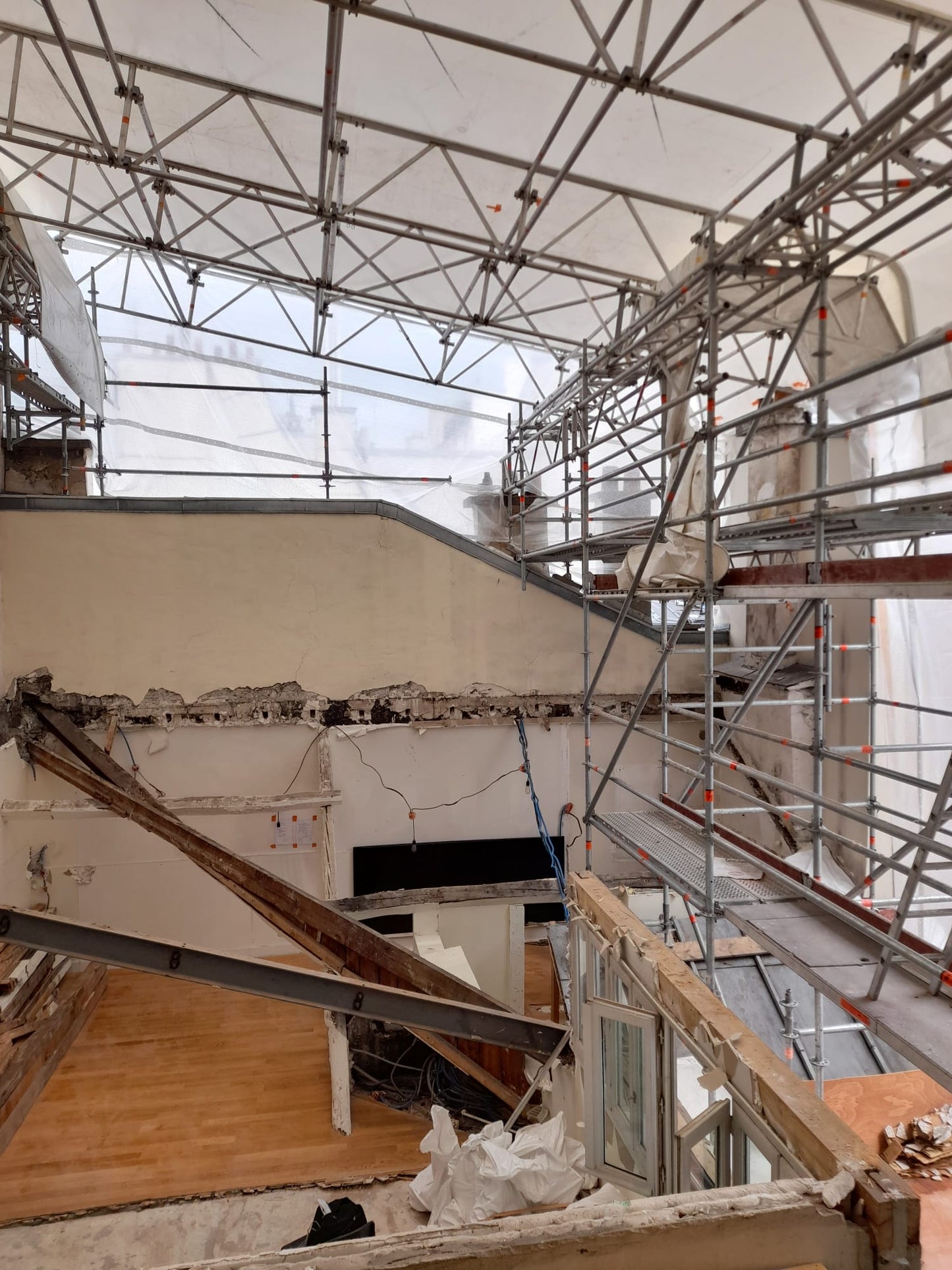Paris (75011) / Faubourg St Antoine – Surélévation d’un Logement